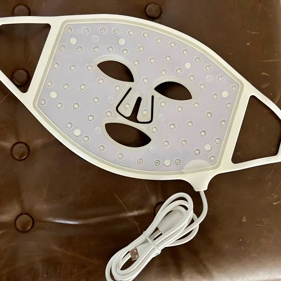 Currentbody Skin LED Red Light Therapy Mask - Picture 4 of 11